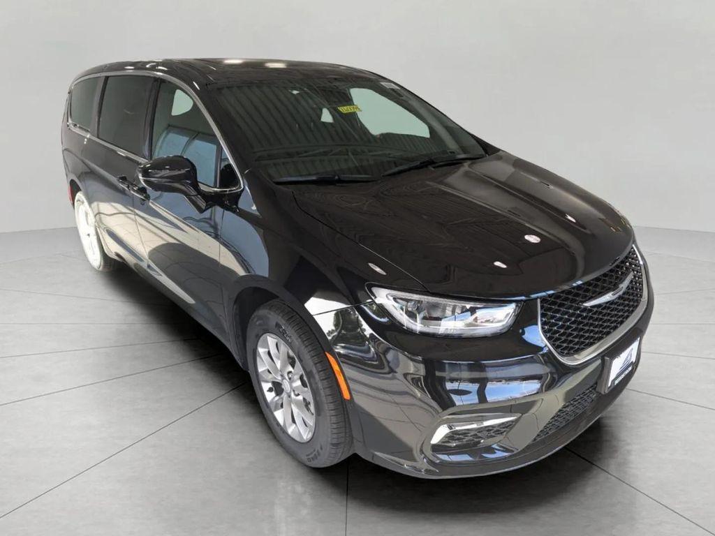 new 2026 Chrysler Pacifica car, priced at $47,402