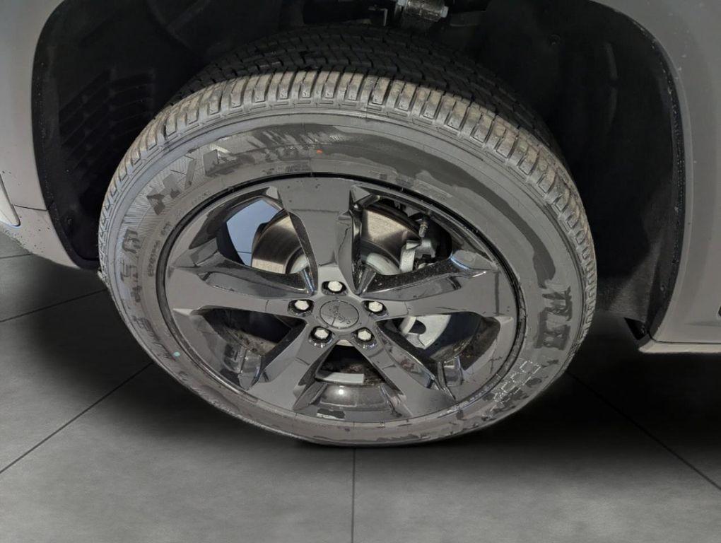 new 2025 Jeep Grand Cherokee car, priced at $43,701