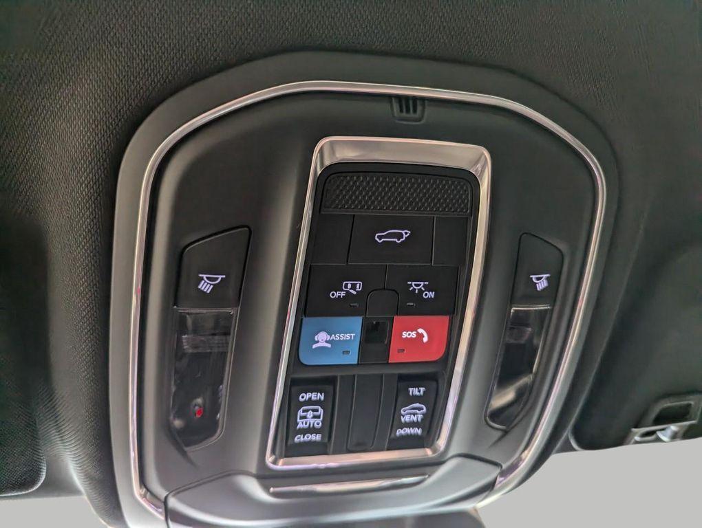 new 2025 Jeep Grand Cherokee car, priced at $43,701