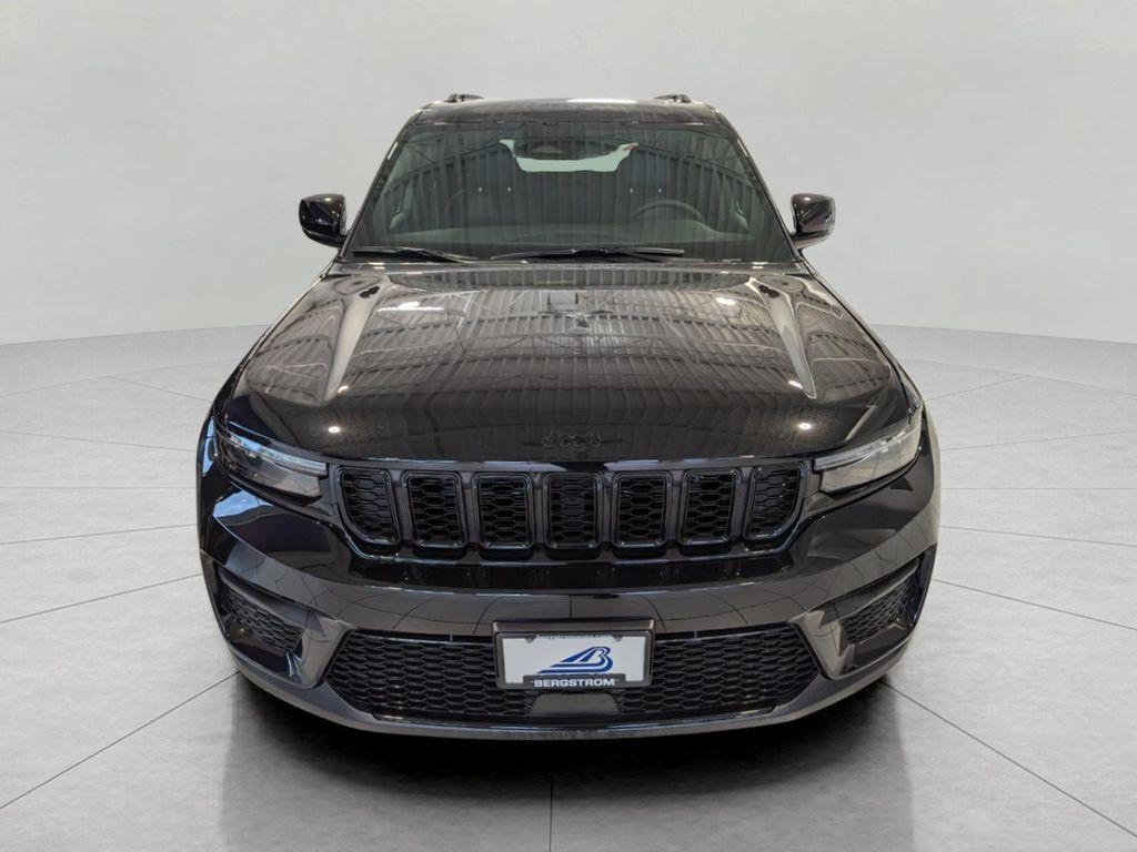 new 2025 Jeep Grand Cherokee car, priced at $43,701