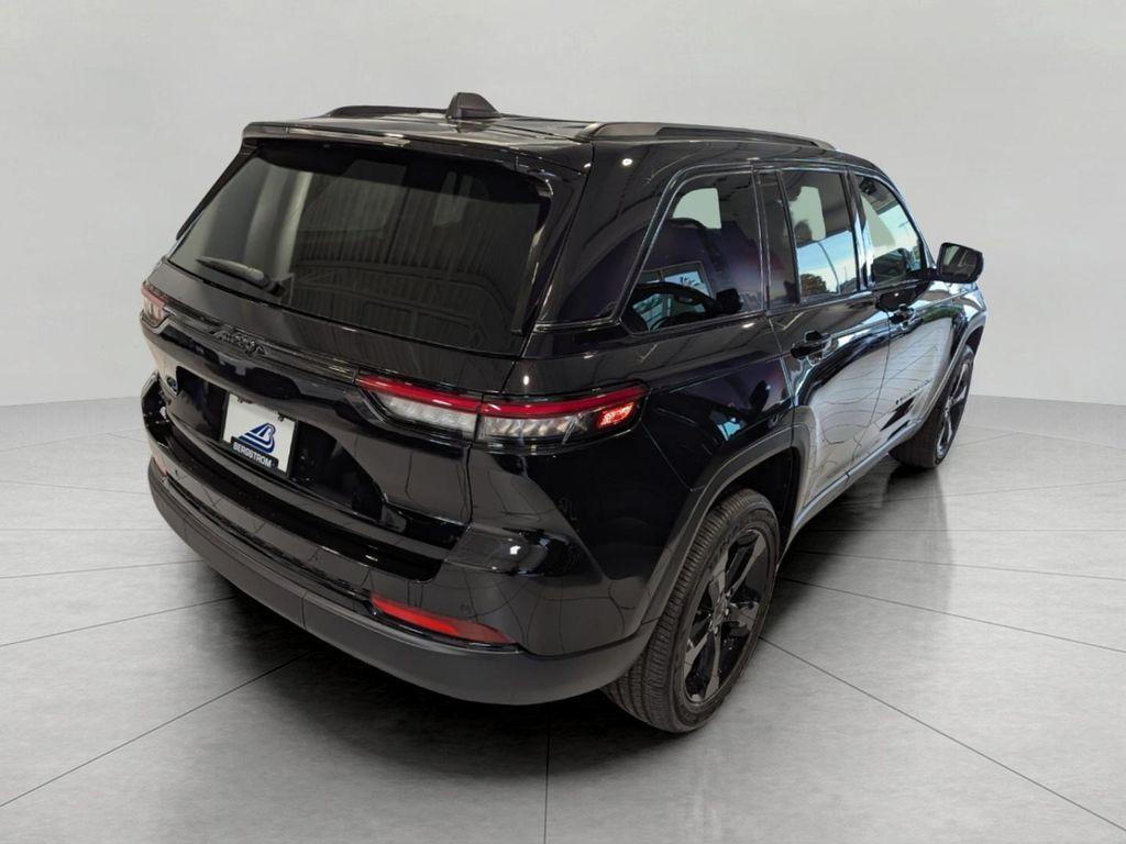 new 2025 Jeep Grand Cherokee car, priced at $43,701