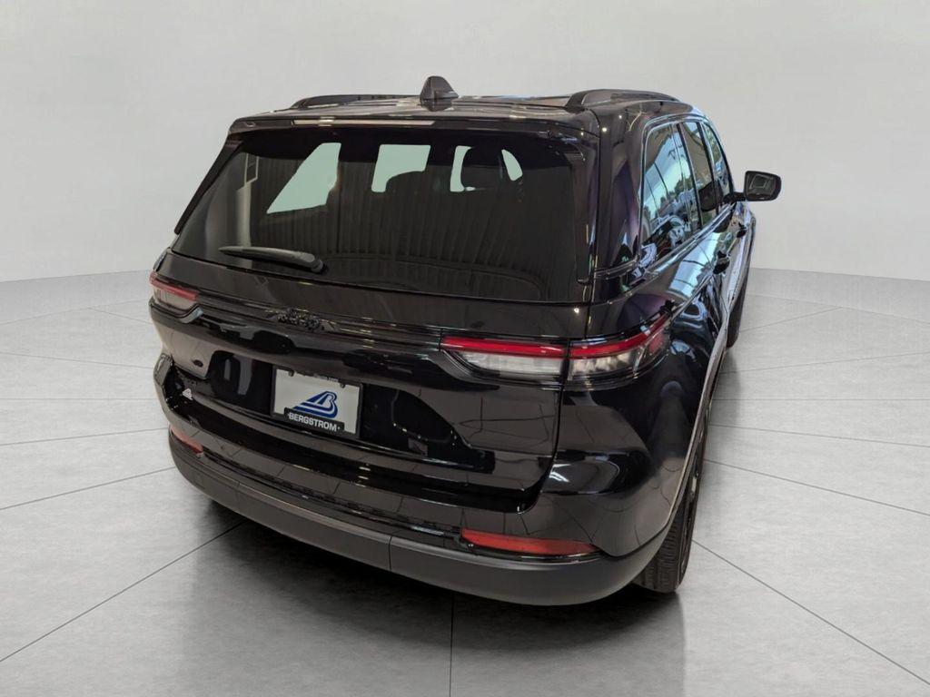 new 2025 Jeep Grand Cherokee car, priced at $43,701