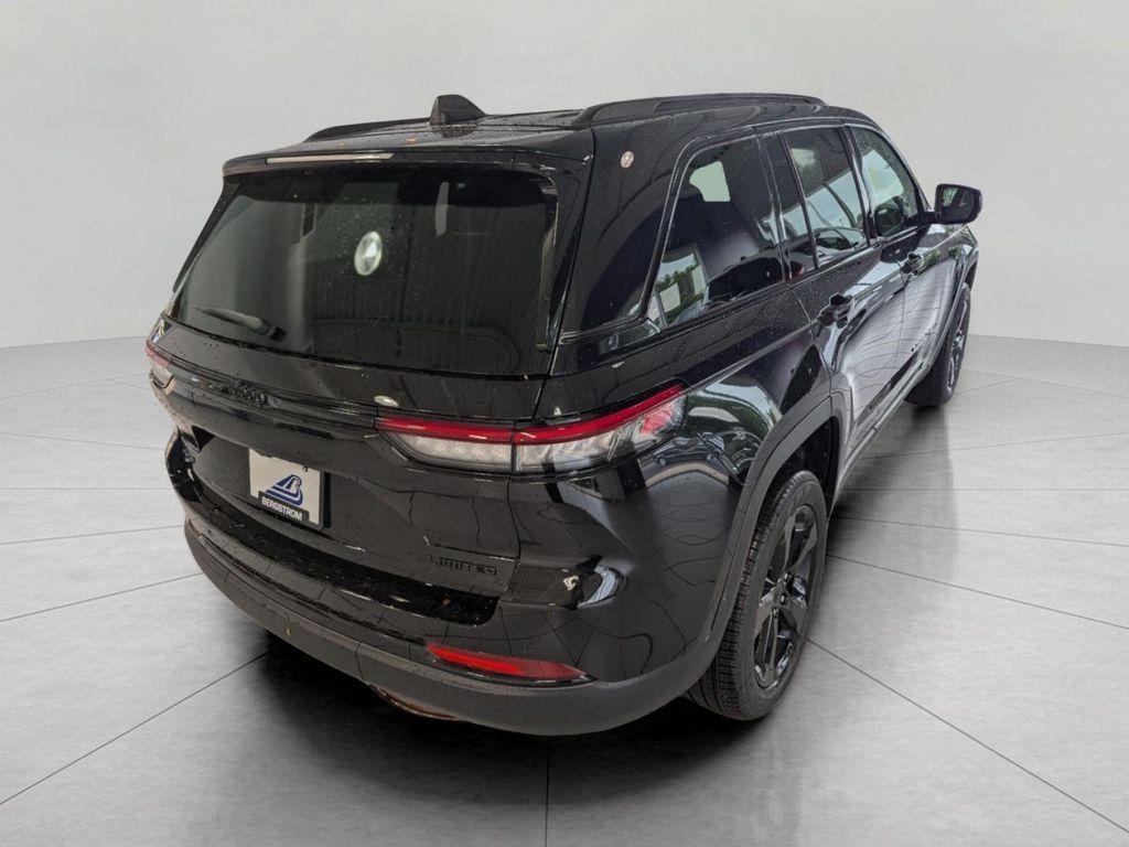 new 2025 Jeep Grand Cherokee car, priced at $47,605