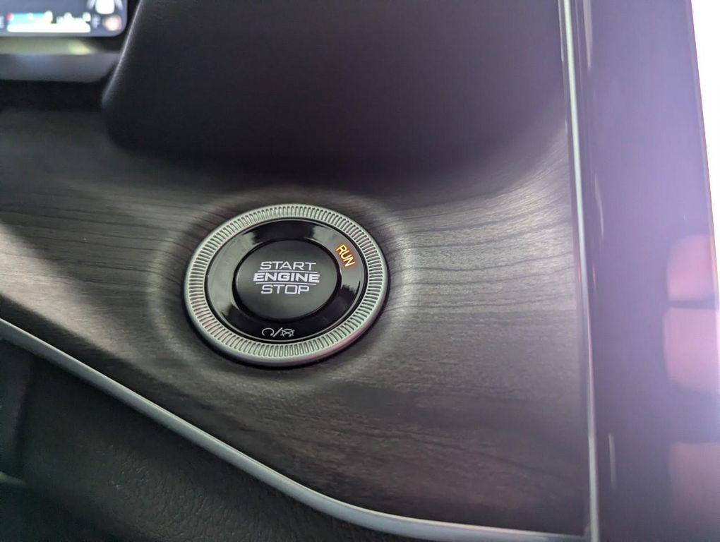 new 2025 Jeep Grand Cherokee car, priced at $47,605