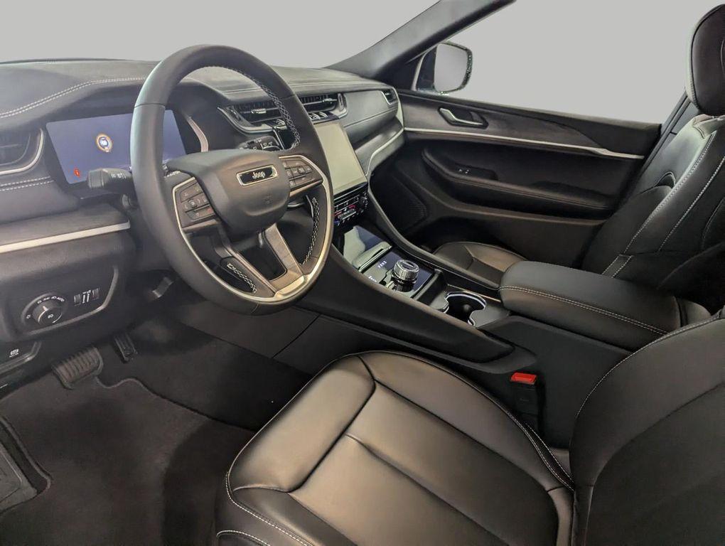 new 2025 Jeep Grand Cherokee car, priced at $47,605