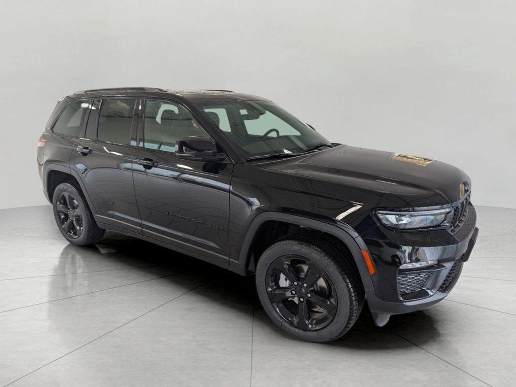 new 2025 Jeep Grand Cherokee car, priced at $47,605