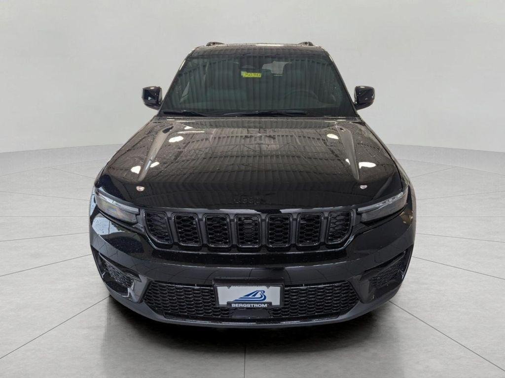 new 2025 Jeep Grand Cherokee car, priced at $47,605