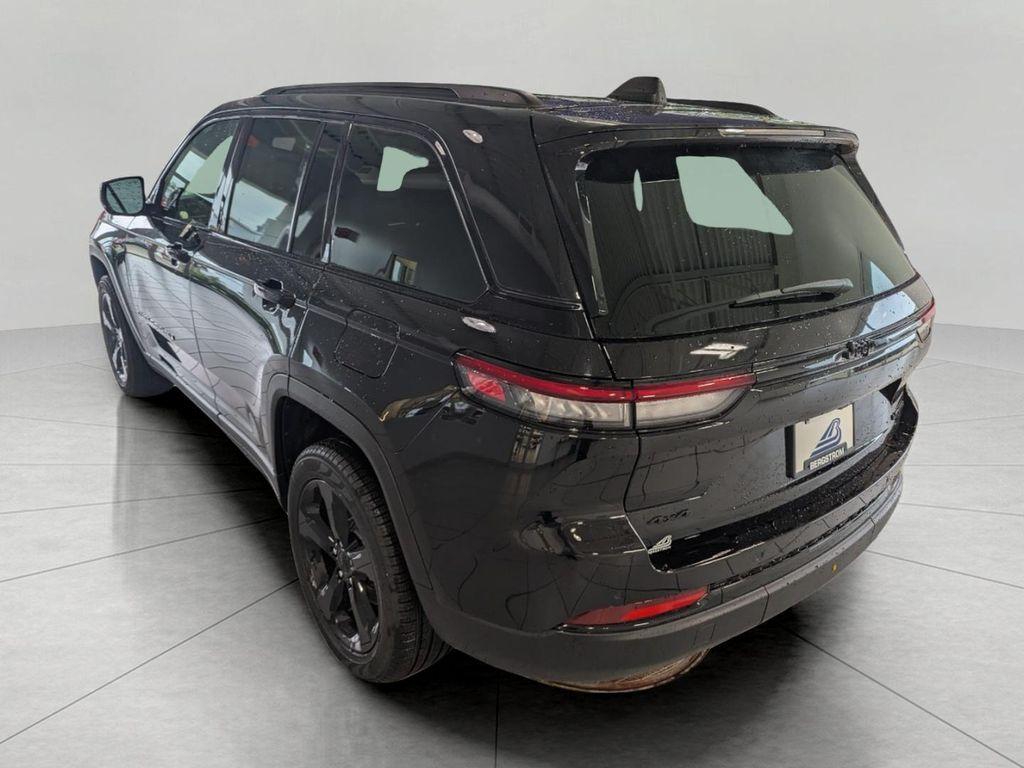 new 2025 Jeep Grand Cherokee car, priced at $47,605