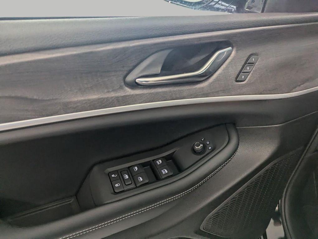 new 2025 Jeep Grand Cherokee car, priced at $47,605