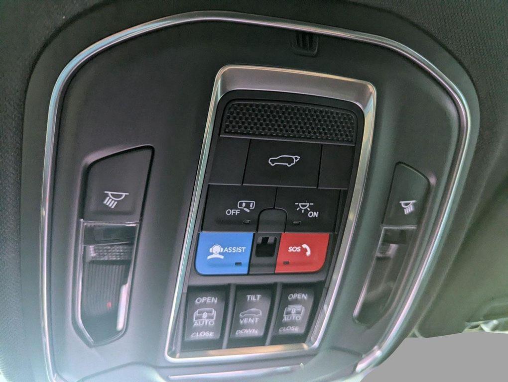 new 2025 Jeep Grand Cherokee car, priced at $48,221