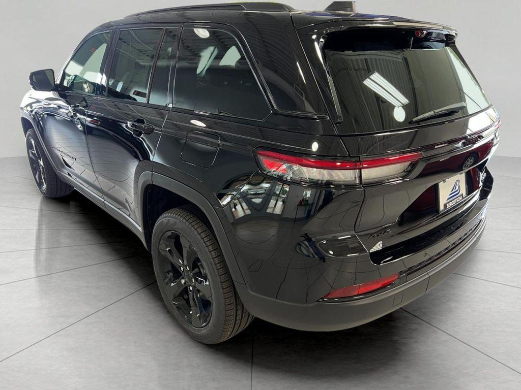 new 2025 Jeep Grand Cherokee car, priced at $48,235