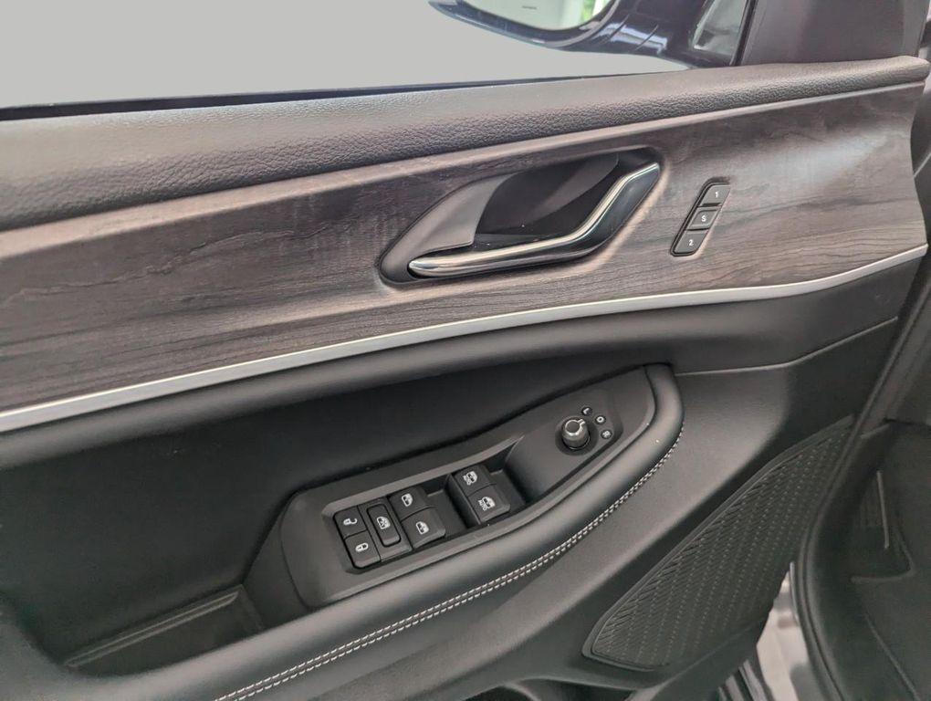 new 2025 Jeep Grand Cherokee car, priced at $48,103