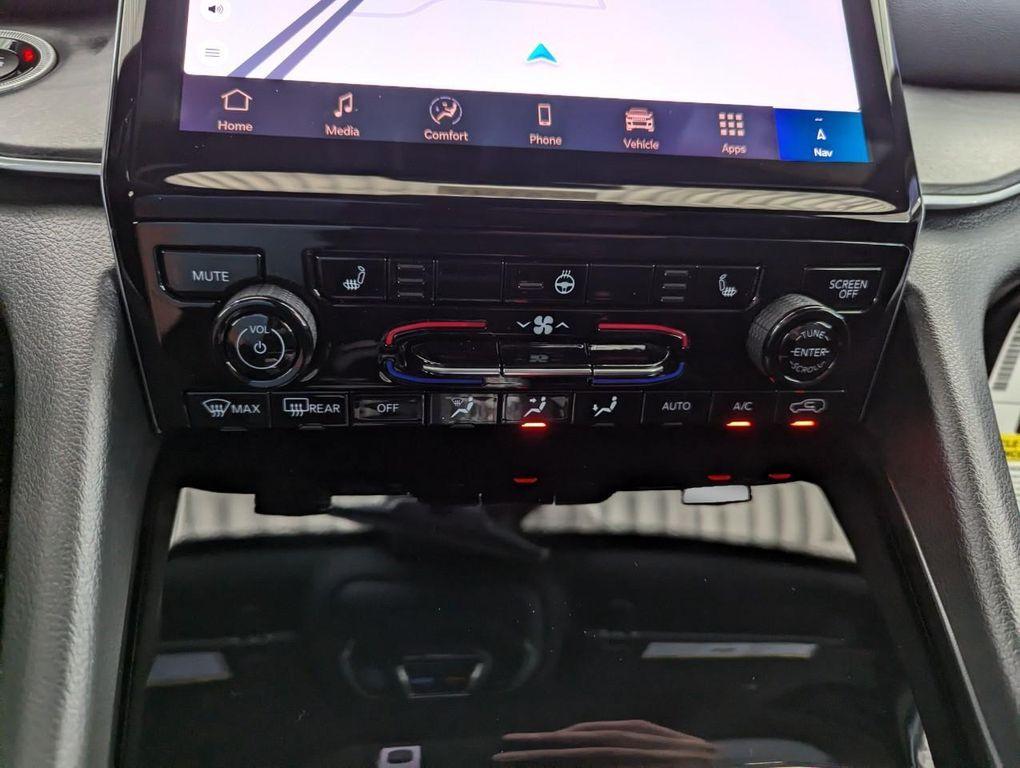 new 2025 Jeep Grand Cherokee car, priced at $48,103