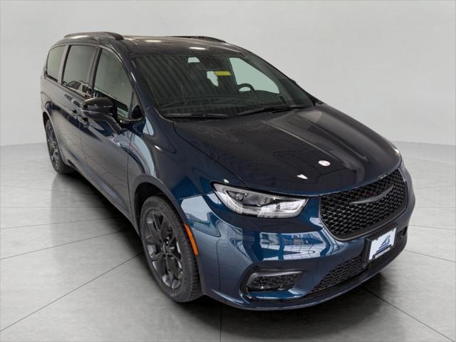 new 2025 Chrysler Pacifica car, priced at $49,471