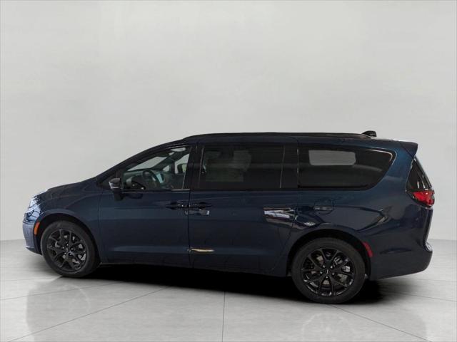 new 2025 Chrysler Pacifica car, priced at $48,972