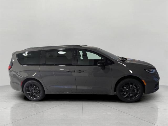 new 2025 Chrysler Pacifica car, priced at $54,755