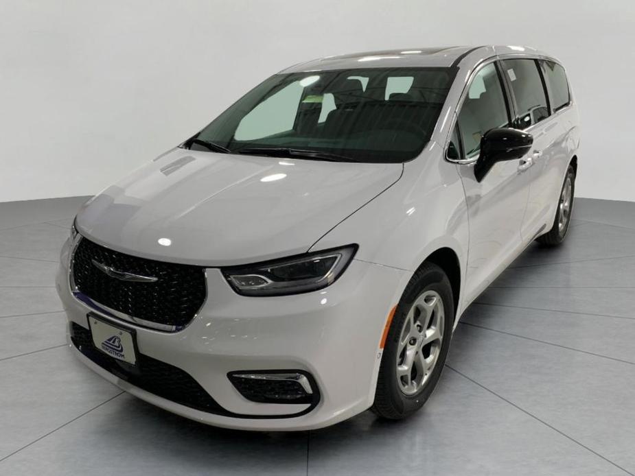 new 2024 Chrysler Pacifica car, priced at $49,325