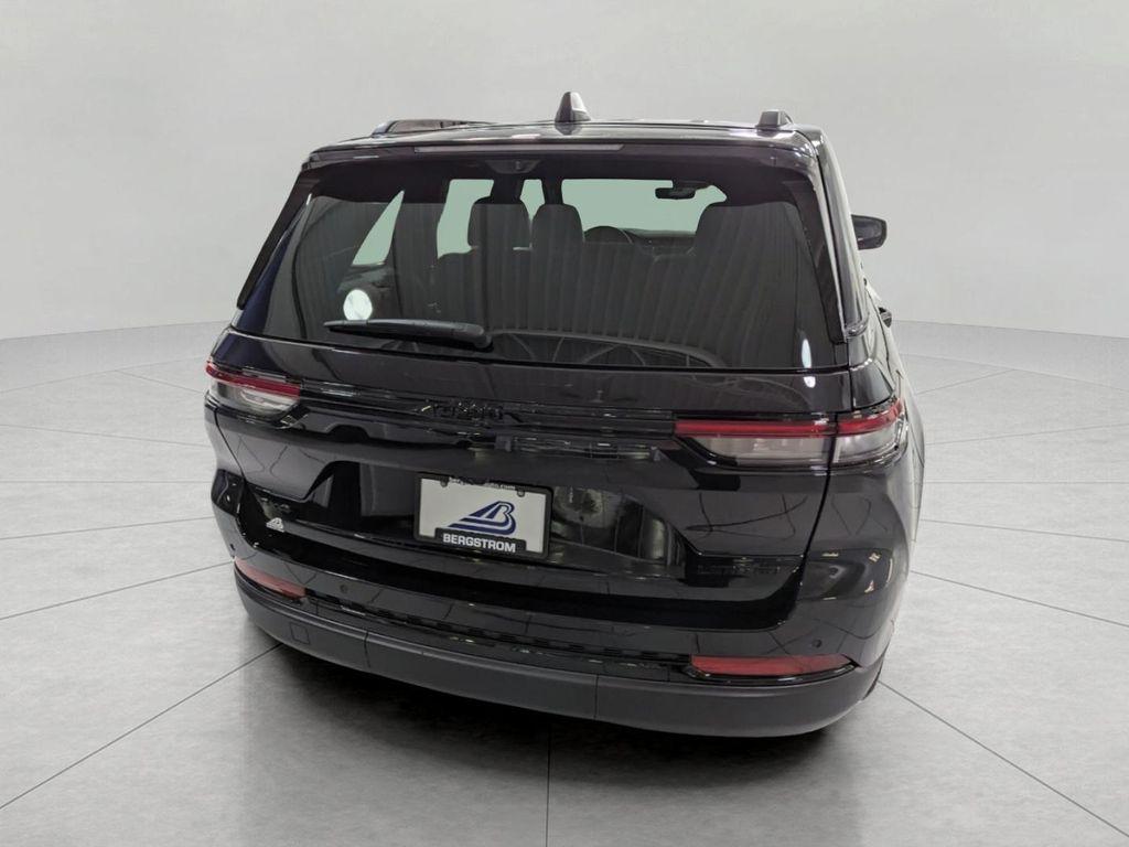 new 2025 Jeep Grand Cherokee car, priced at $46,035