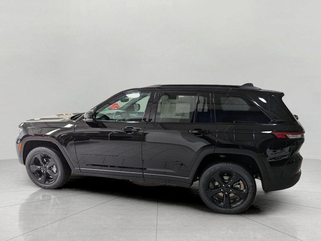 new 2025 Jeep Grand Cherokee car, priced at $46,035