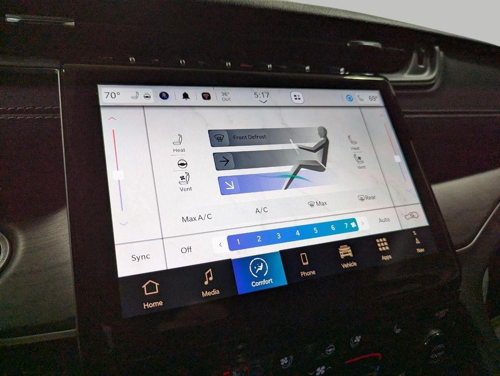 new 2025 Jeep Grand Cherokee car, priced at $46,035