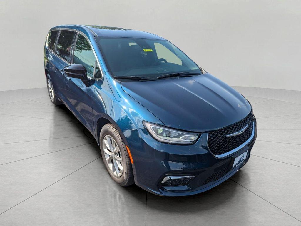new 2025 Chrysler Pacifica car, priced at $43,933