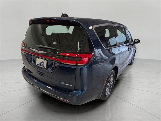 new 2025 Chrysler Pacifica Hybrid car, priced at $51,601