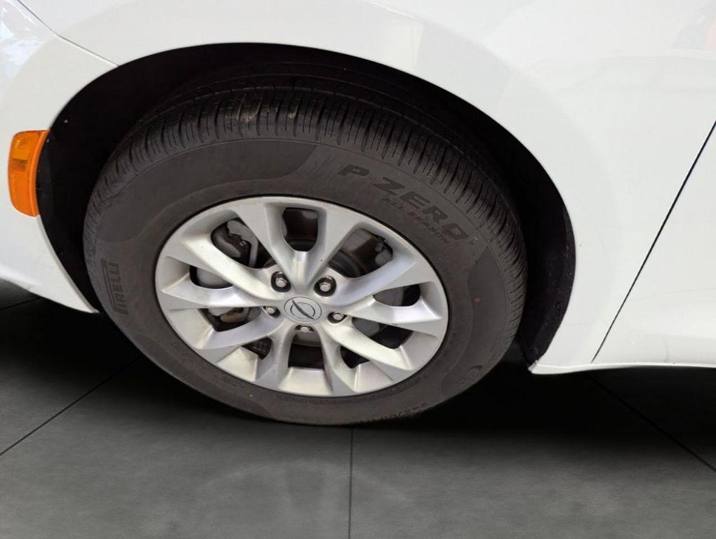 new 2025 Chrysler Pacifica car, priced at $39,895