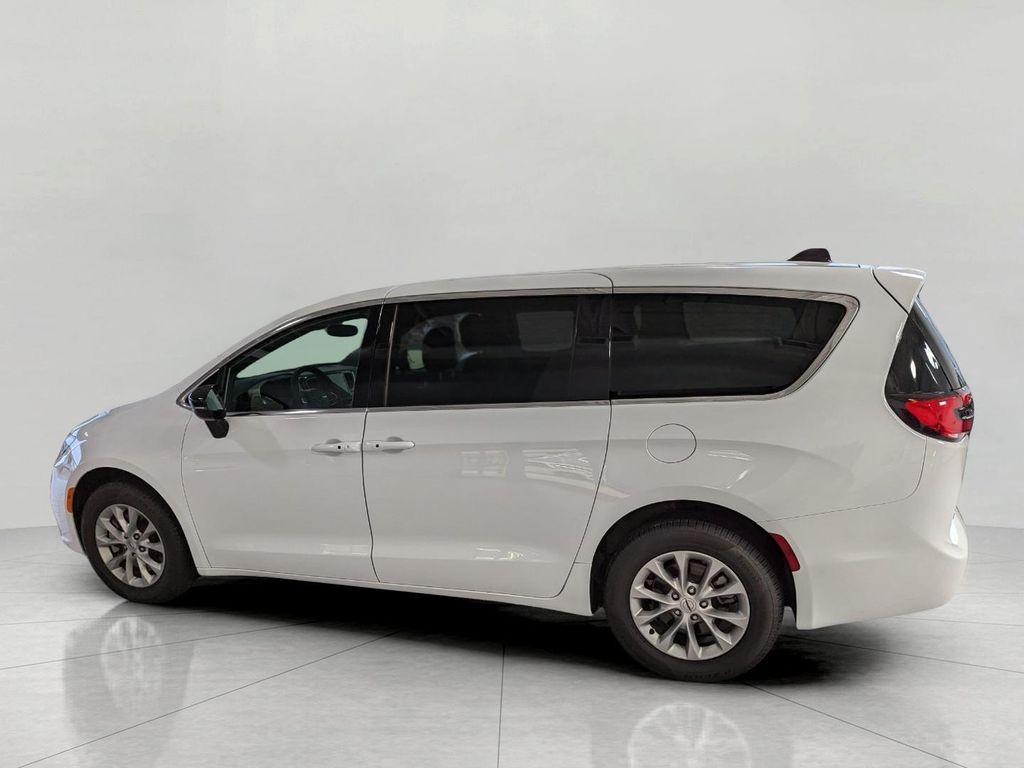 new 2025 Chrysler Pacifica car, priced at $39,895