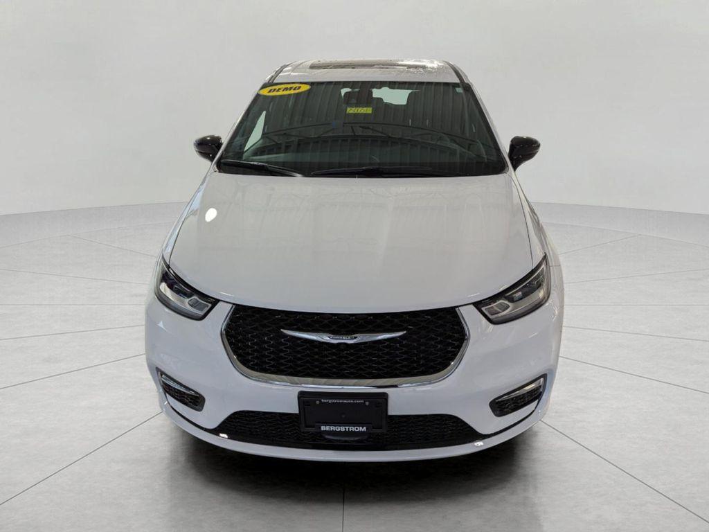 new 2025 Chrysler Pacifica car, priced at $39,895