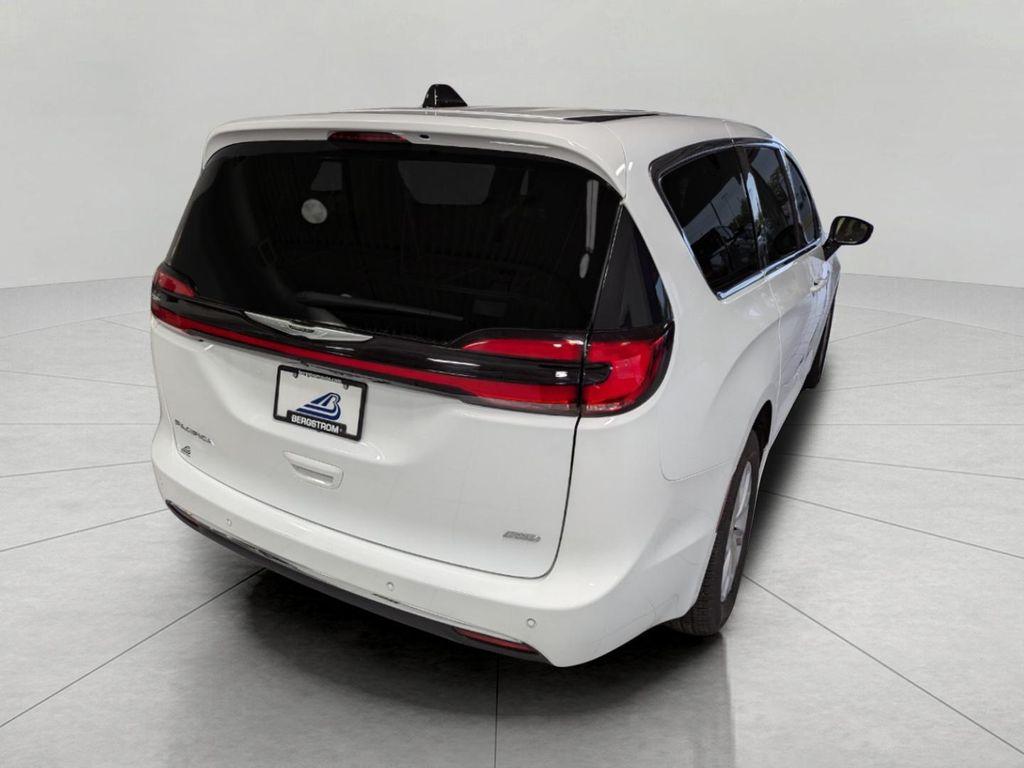 new 2025 Chrysler Pacifica car, priced at $39,895