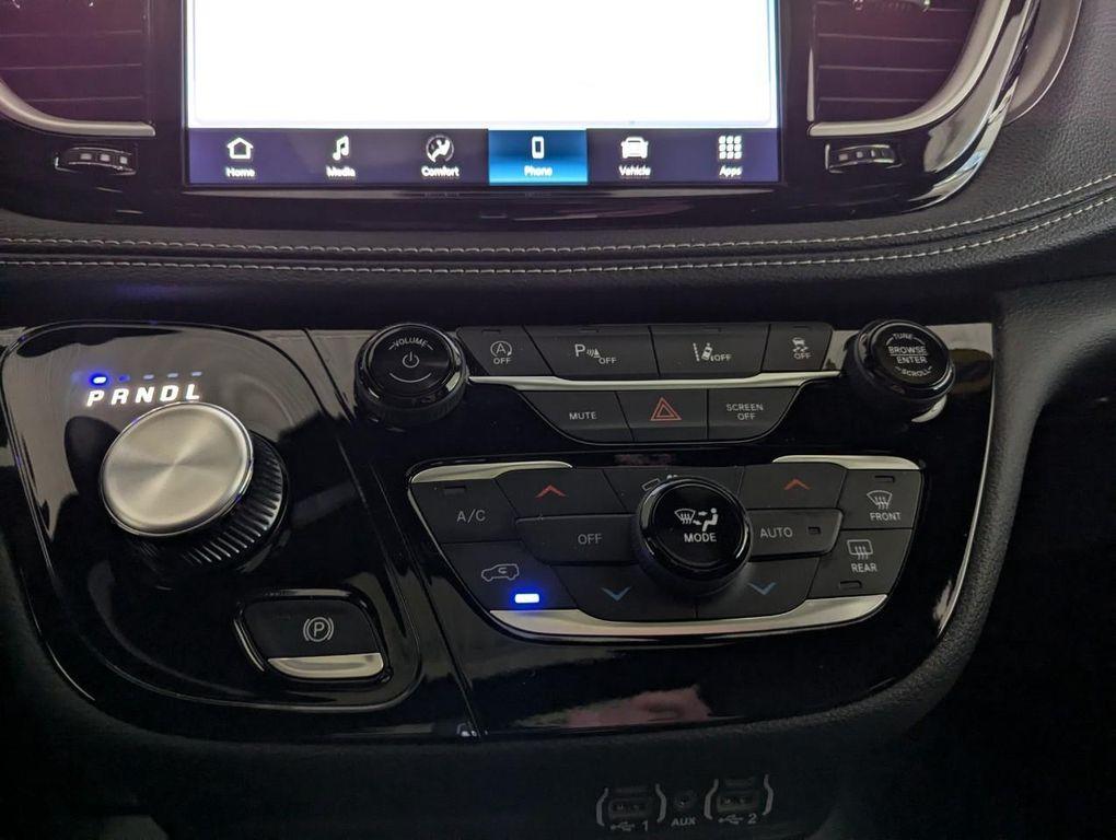 new 2025 Chrysler Pacifica car, priced at $39,895