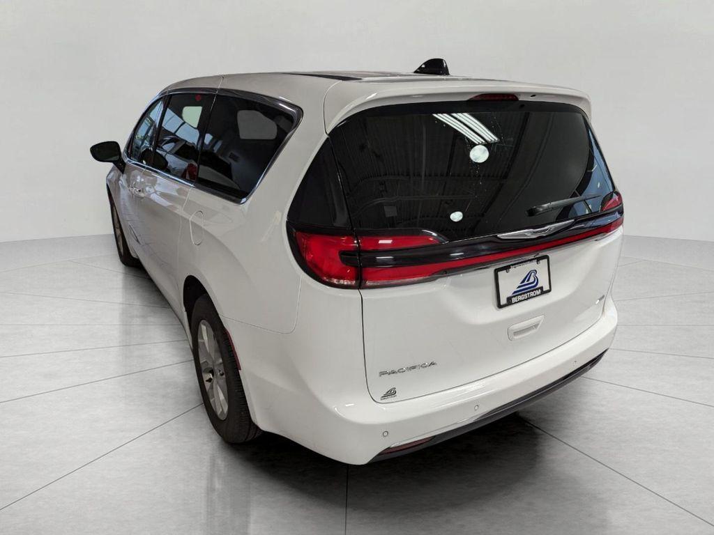 new 2025 Chrysler Pacifica car, priced at $39,895