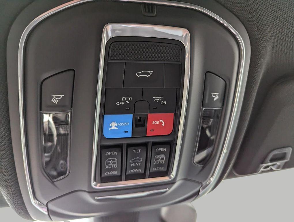 new 2025 Jeep Grand Cherokee car, priced at $48,221