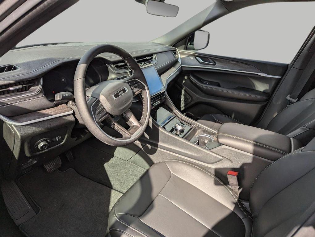 new 2025 Jeep Grand Cherokee car, priced at $48,221