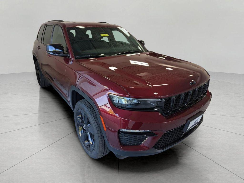 new 2025 Jeep Grand Cherokee car, priced at $48,221