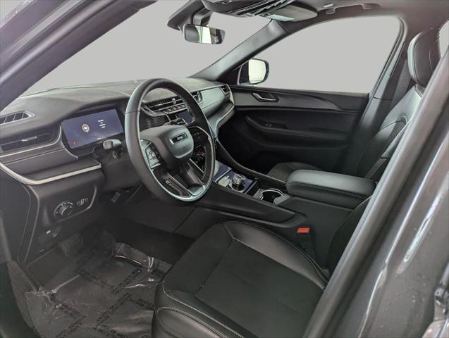 new 2025 Jeep Grand Cherokee car, priced at $41,675