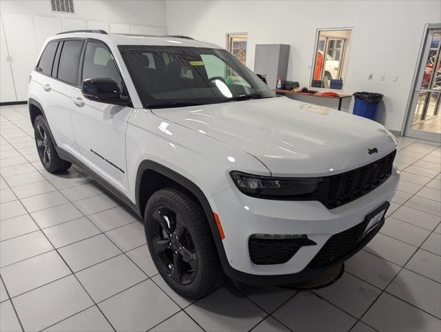 new 2025 Jeep Grand Cherokee car, priced at $50,502