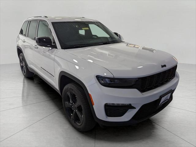 new 2025 Jeep Grand Cherokee car, priced at $44,702