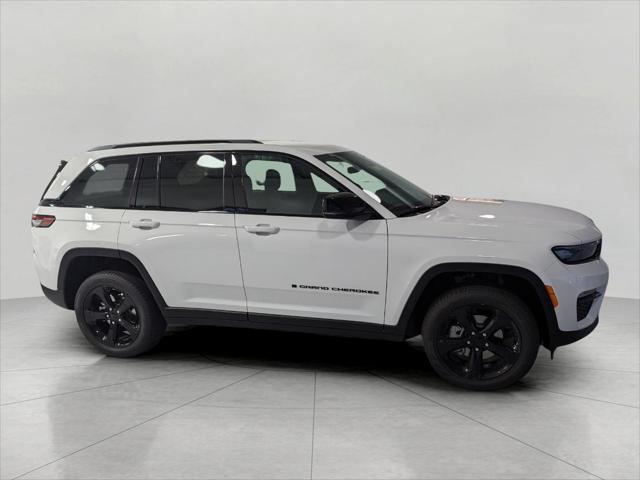 new 2025 Jeep Grand Cherokee car, priced at $44,702