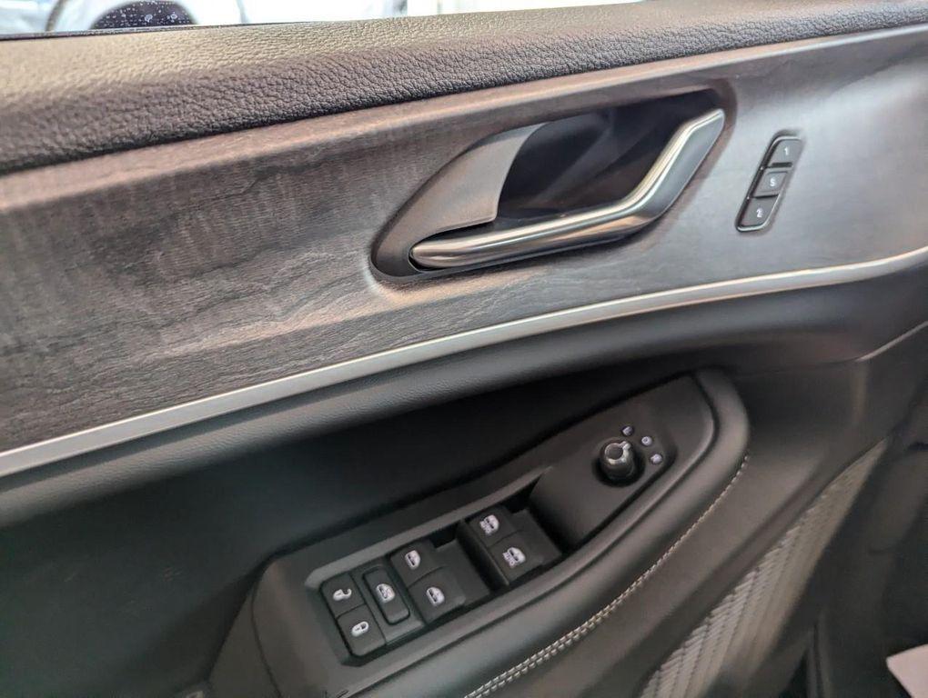 new 2025 Jeep Grand Cherokee L car, priced at $50,021