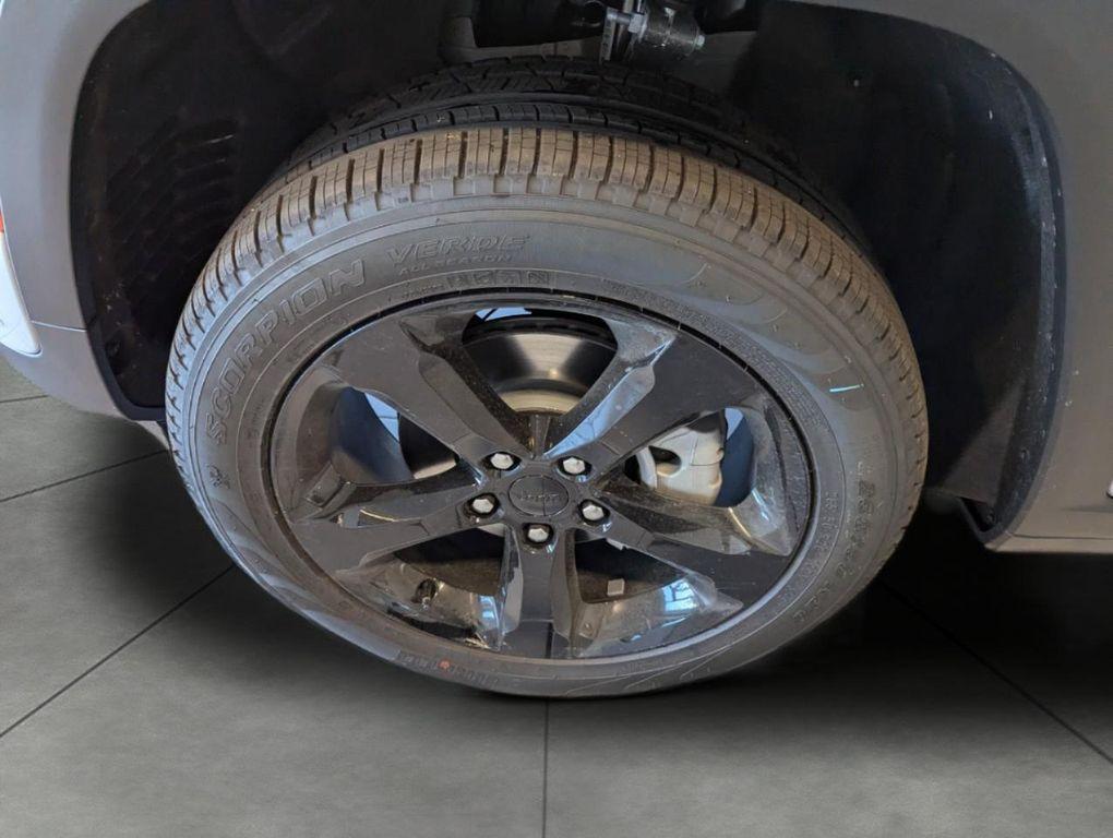 new 2025 Jeep Grand Cherokee car, priced at $48,221