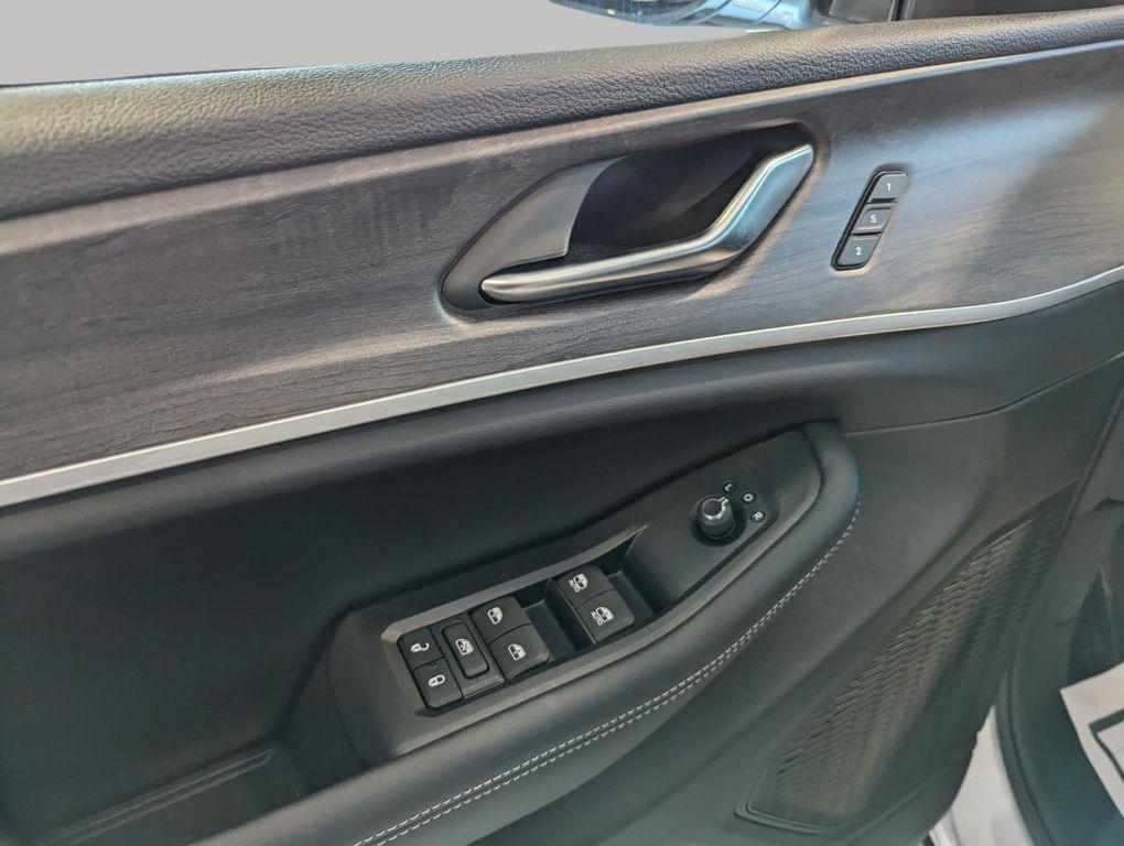 new 2025 Jeep Grand Cherokee car, priced at $48,221