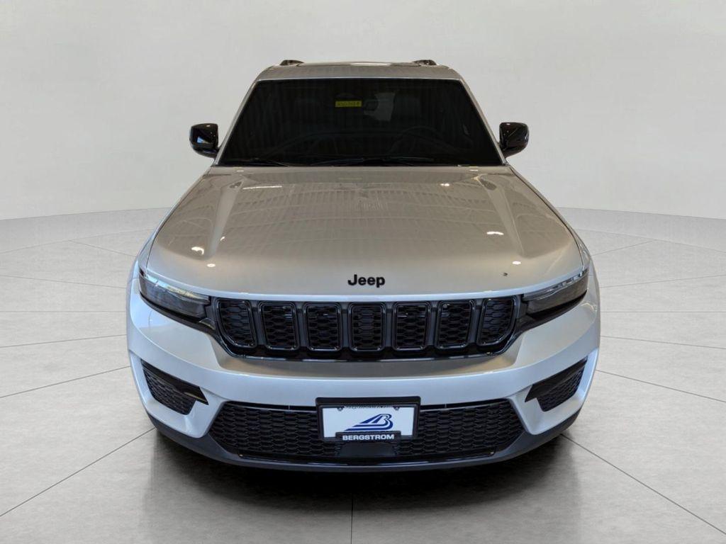 new 2025 Jeep Grand Cherokee car, priced at $48,221