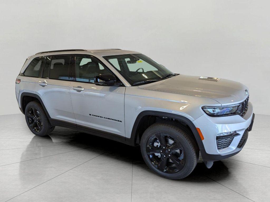 new 2025 Jeep Grand Cherokee car, priced at $48,221