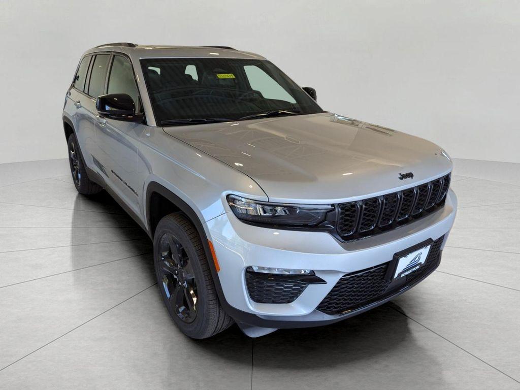 new 2025 Jeep Grand Cherokee car, priced at $48,221