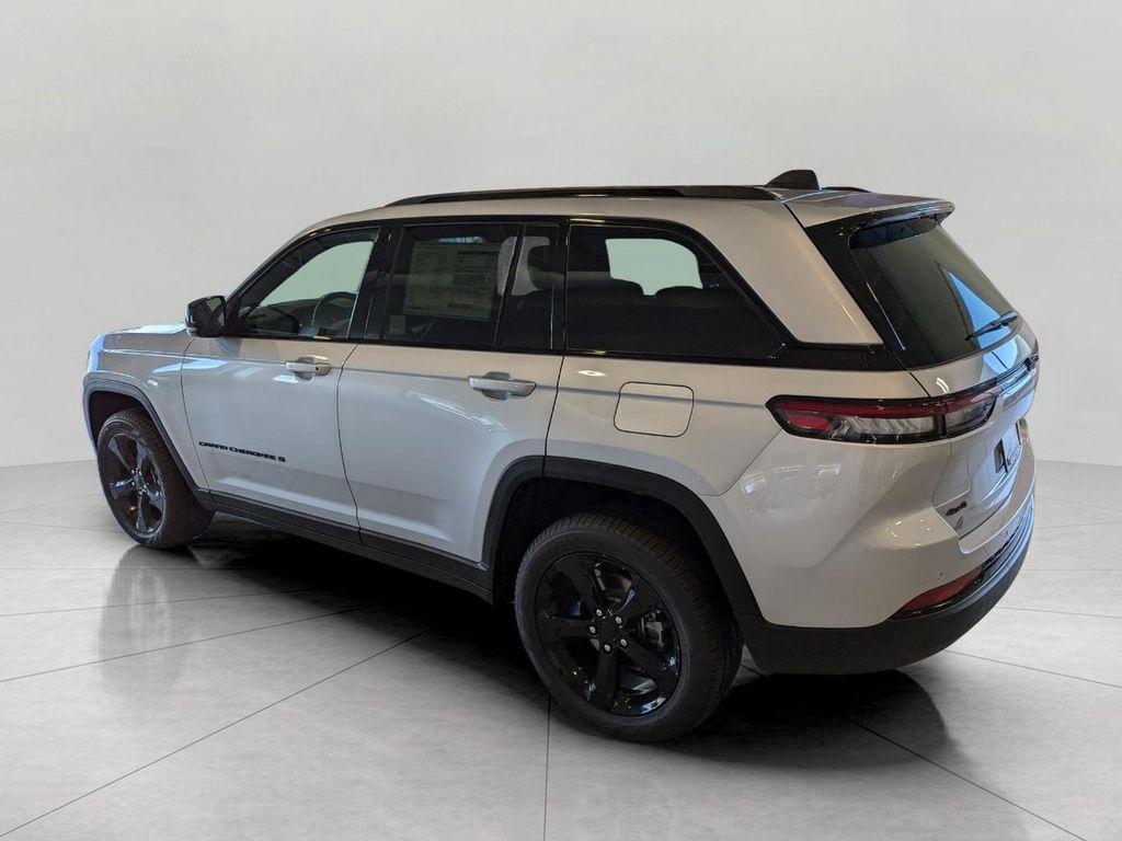 new 2025 Jeep Grand Cherokee car, priced at $48,221