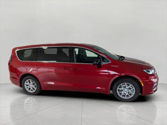 new 2024 Chrysler Pacifica car, priced at $39,162