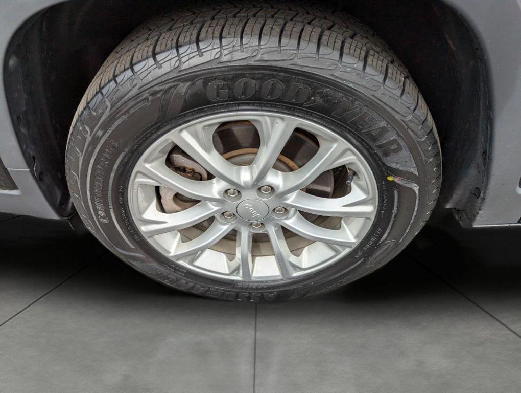 used 2019 Jeep Cherokee car, priced at $16,364