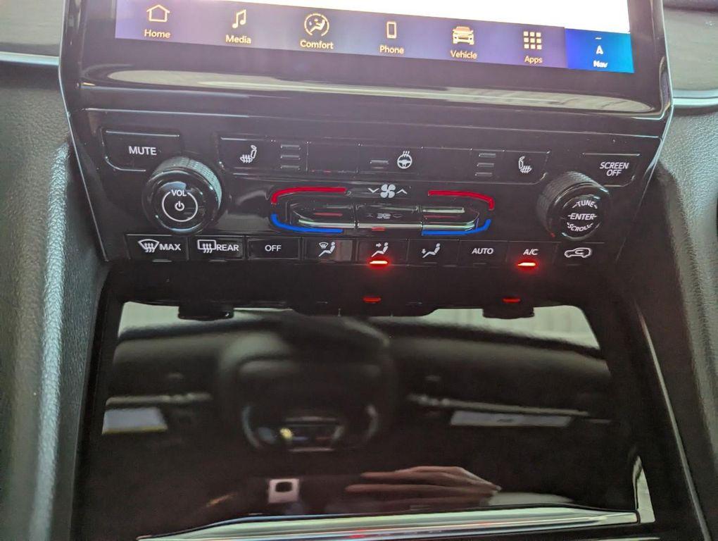 new 2025 Jeep Grand Cherokee car, priced at $48,221