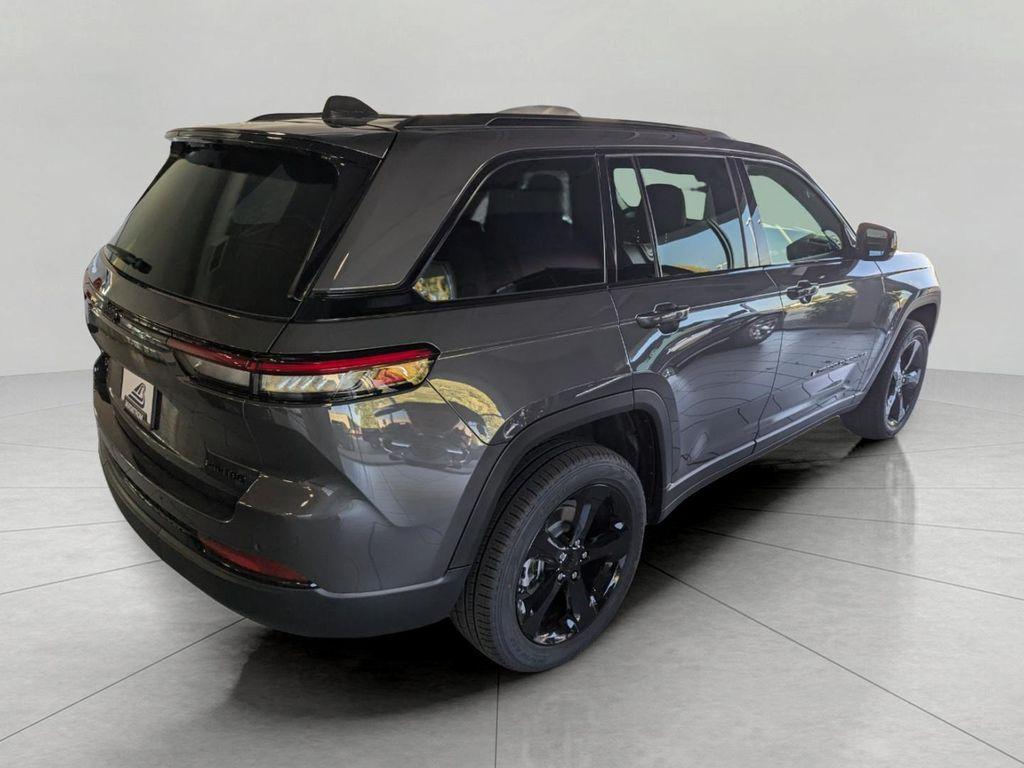 new 2025 Jeep Grand Cherokee car, priced at $48,221
